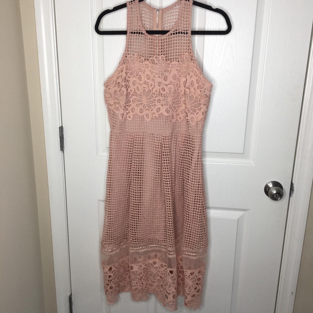 Detailed pink midi dress